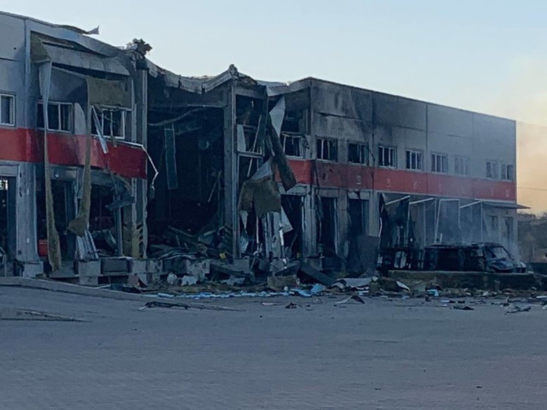 Оккупанты обстреляли почтовое отделение в Николаеве, ранены трое человек, - Ким 03