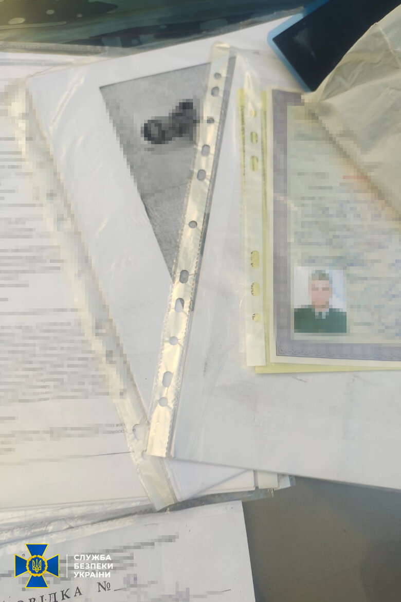 У Києві затримали ділків, які продавали військові 