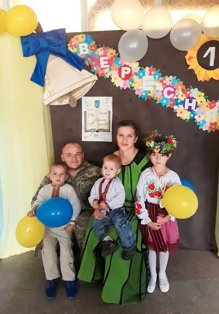 Загиблий у Львові від атаки дрона - батько трьох дітей Петро Бурбан. Це був його перший робочий день 01