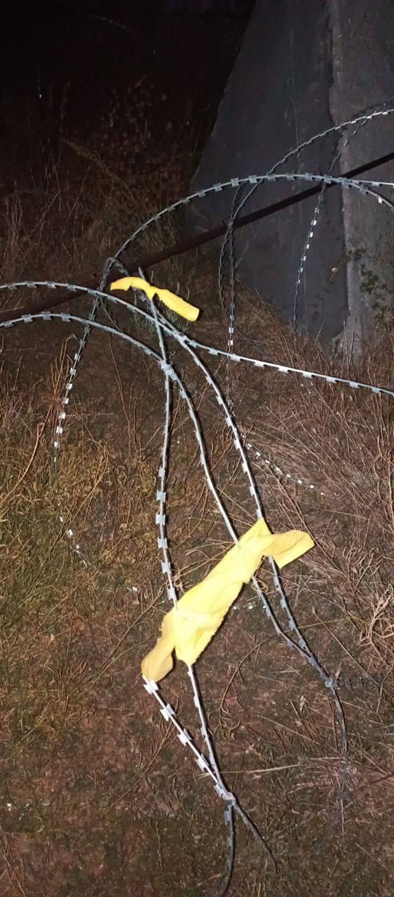 Жовті стрічки розвісили на зубах дракона біля окупованого Джанкоя, - активісти 04