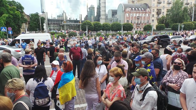 Под Печерским судом в Киеве состоялась акция в поддержку Порошенко 01