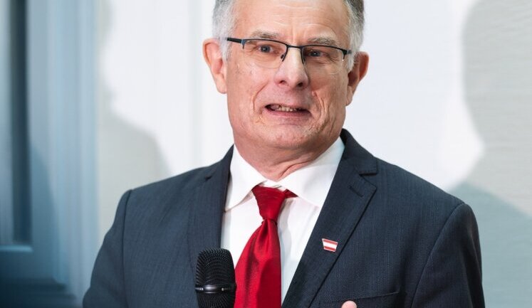 Австрія підтримає використання активів РФ для допомоги Україні, але не очолюватиме цей процес, – міністр