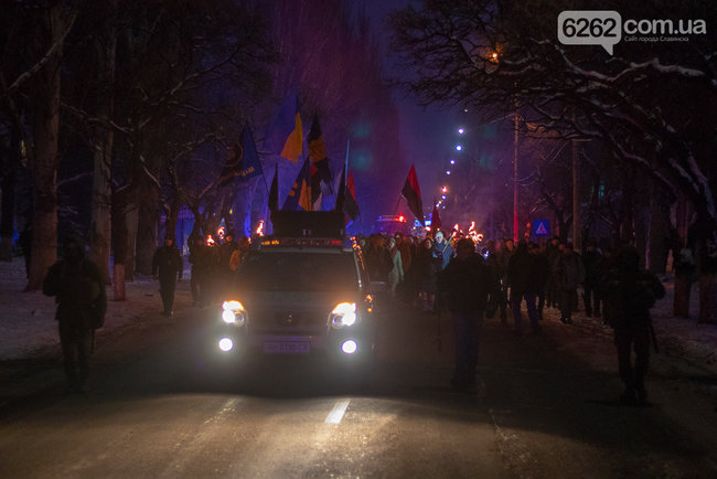 Факельный марш прошел в честь дня рождения Бандеры в Славянске 04 Факельный марш прошел в честь дня рождения Бандеры в Славянске 04
