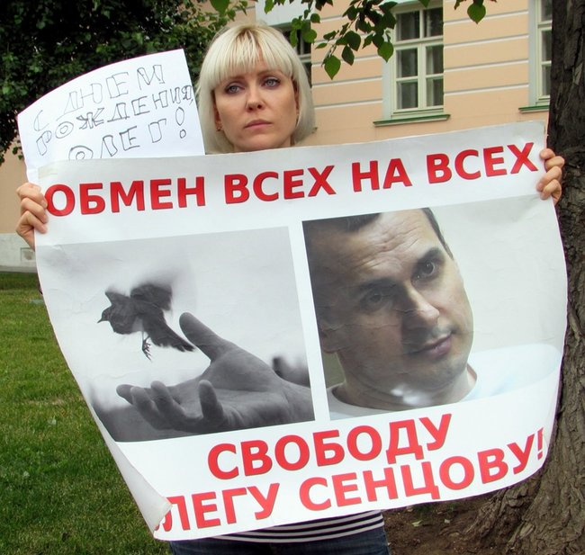 Одиночные пикеты с требованием освободить Сенцова прошли в Москве 05