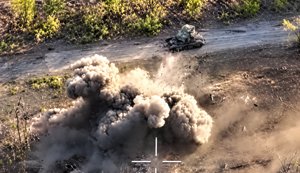 Воины бригады "Рубеж" прямым наведением из танка разрушили позицию вместе с рашистами, которые прятались внутри. ВИДЕО