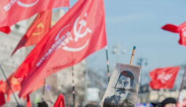 Parliament bans propaganda of communism, nazism and their symbols
