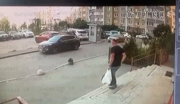 Момент вбивства співробітника СБУ у Києві. ВIДЕО камери спостереження
