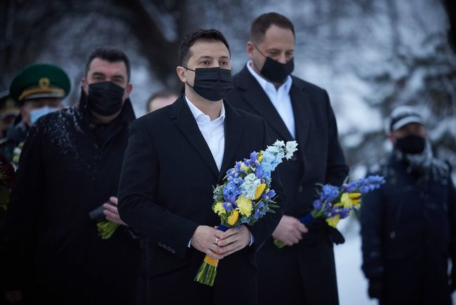 Ukraine leaders honor Kruty Heroes 03