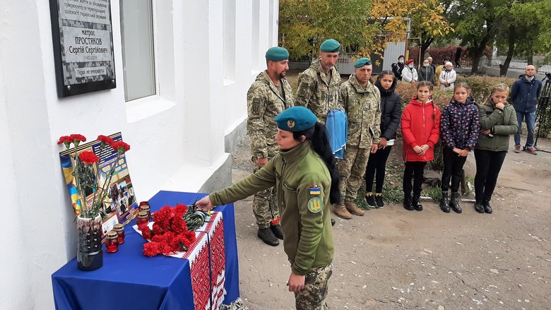 Меморіальні дошки двом полеглим воїнам 36-ї ОБрМП відкрили в Миколаєві 09
