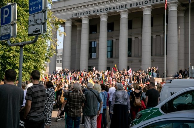 Массовые протесты против обязательной вакцинации прошли в Вильнюсе 14