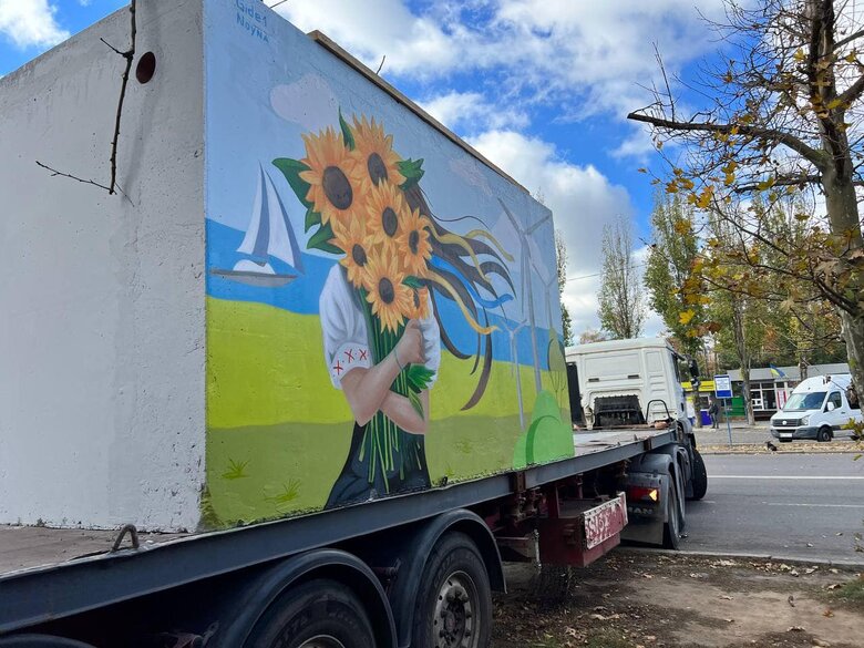 Перші два наземні бетонні укриття встановлюють у Миколаєві 05