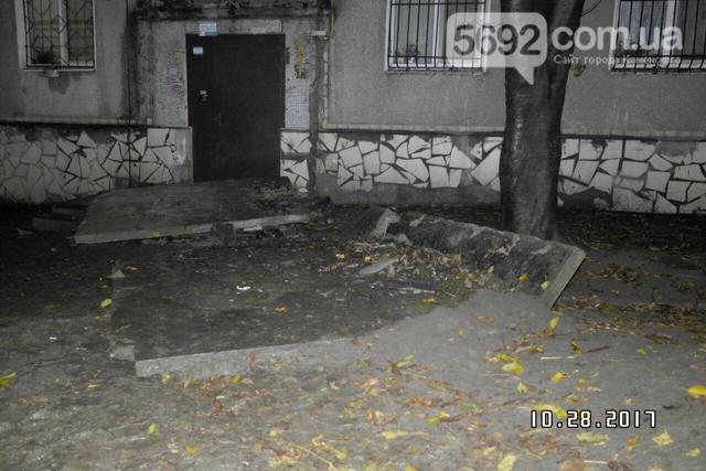 Один підліток загинув, двоє травмовані - в Камянську обвалилася бетонна плита 01 Один підліток загинув, двоє травмовані - в Камянську обвалилася бетонна плита 01
