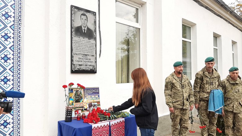 Меморіальні дошки двом полеглим воїнам 36-ї ОБрМП відкрили в Миколаєві 11