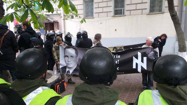 Полиция заблокировала офис ОУН в Киеве 12