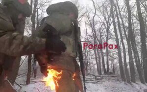 зад оккупанта подгорел после атаки дрона