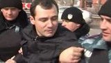 Возле Межигорья милиция напала на съемочную группу ТВі: толкали, угрожали, а затем - забрали в РОВД. ВИДЕО