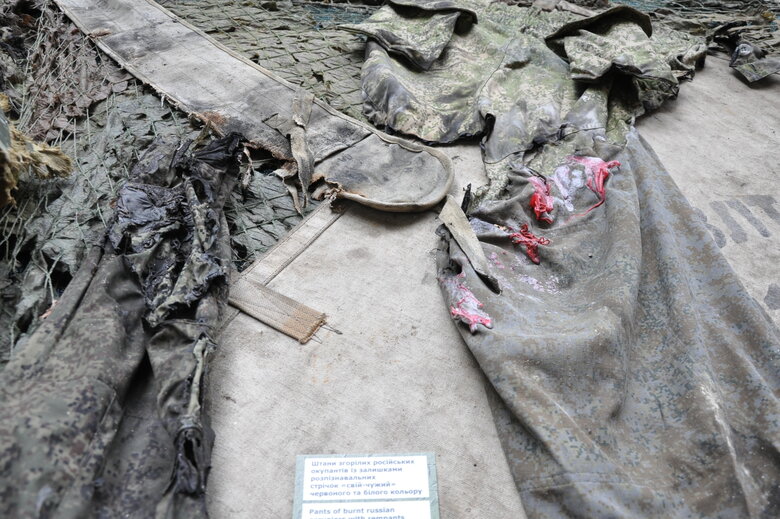 Кресло-катапульта, образцы снарядов и личные вещи рашистов: На Андреевском спуске открылась благотворительная выставка Спротив-2022 73 Кресло-катапульта, образцы снарядов и личные вещи рашистов: На Андреевском спуске открылась благотворительная выставка Спротив-2022 73