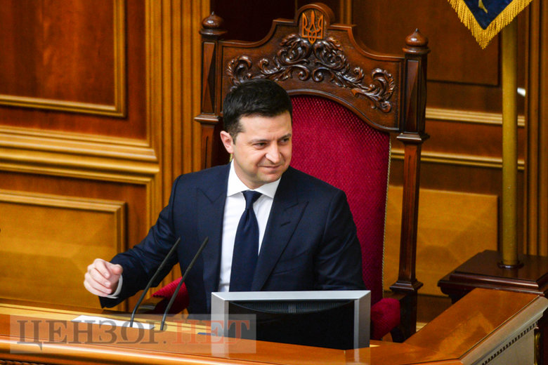 Послання Зеленського, пильний погляд та сміх Разумкова, плакати ЄС і невтішне пророцтво Бурміча: робота Ради 1 грудня 10