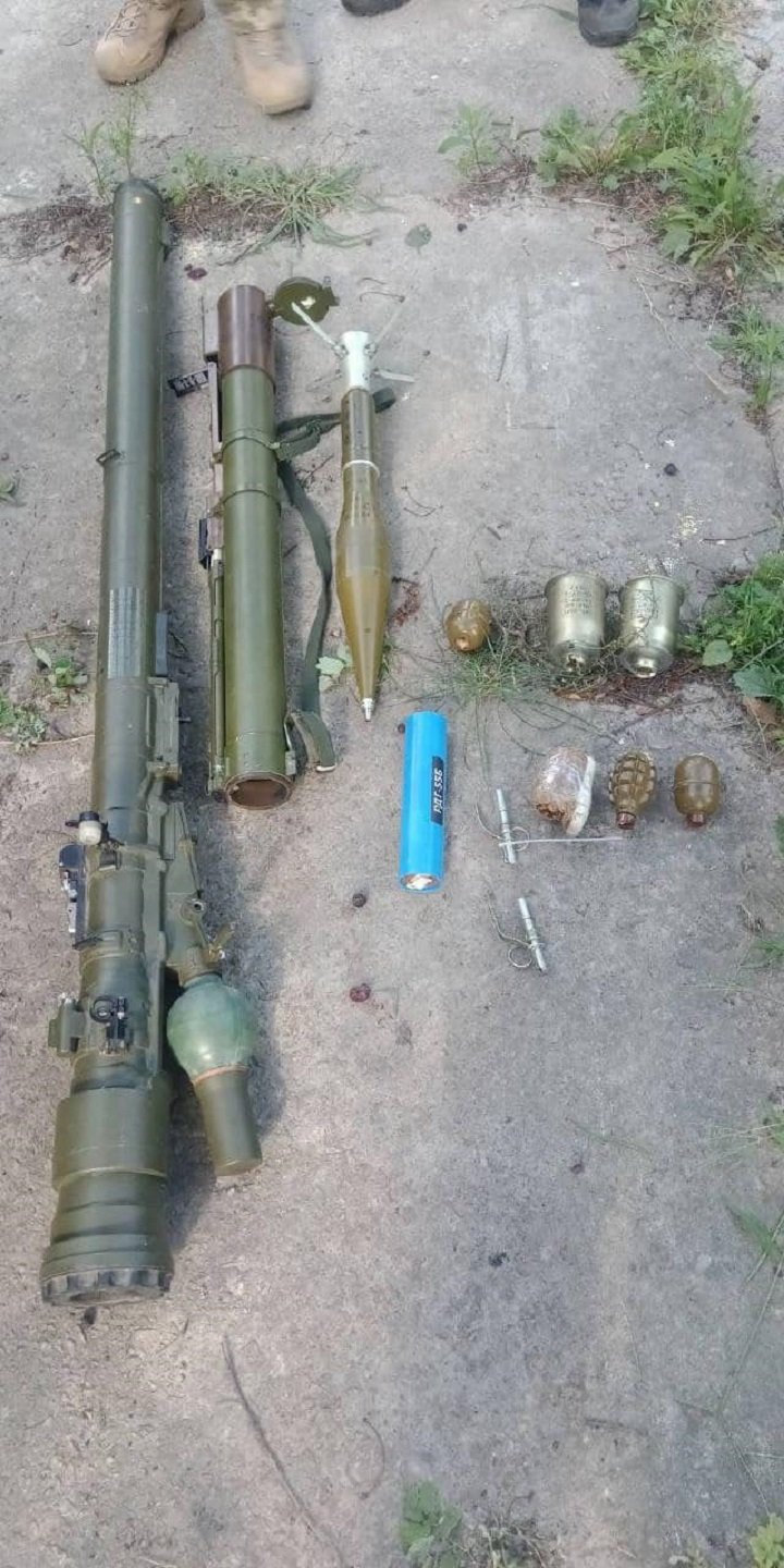 Схрон росіян зі зброєю та боєприпасами виявили в будинку на Макарівщині 01