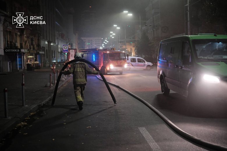 горить багатоповерхівка у Києві