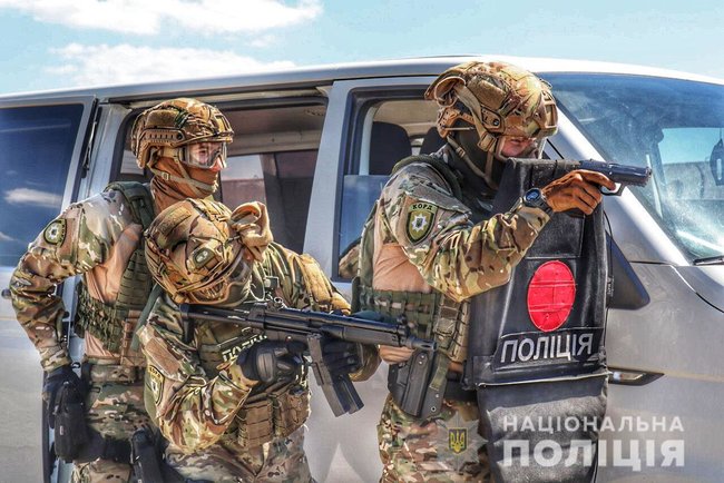 Спецподразделение КОРД Донецкой области провело учения по задержанию преступников, передвигающихся на автомобиле 09
