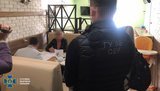 Задержан адвокат, который хотел подкупить сотрудника СБУ: предлагал деньги за легализацию иностранцев в Украине на постоянной основе. ФОТО