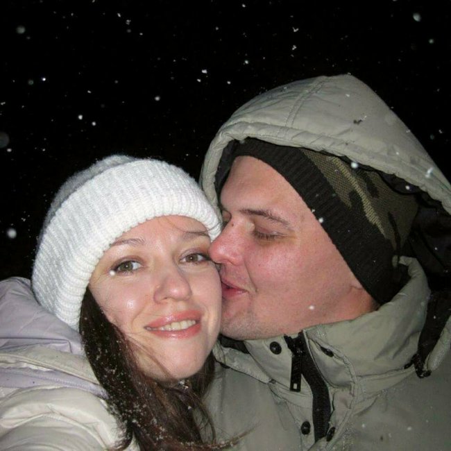 Вдова майора Дениса Лесняка Тетяна Чеснакова: Під час виходу з Дебальцевого Денис узяв виведення дивізіону на себе. Виходили вони з вимкненими фарами, за зірками 03