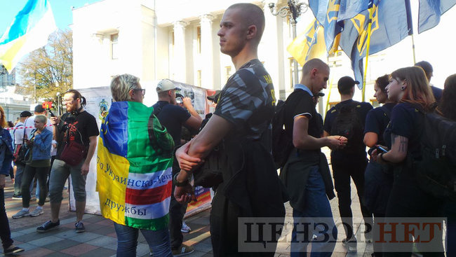 Президент обіцяв, - Нацкорпус пікетує Раду з вимогою спрощення процедури отримання громадянства учасниками АТО 13