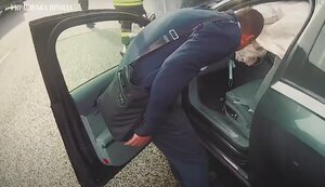 Трухин после ДТП начал искать свои очки со стороны водительского сиденья. ФОТО