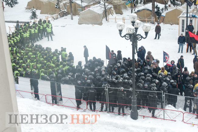 Сутички біля Ради: девятьох протестувальників затримано, - Геращенко 12