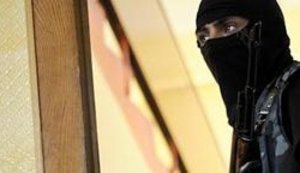 В Киеве рейдеры захватили автостоянку: "Они ходили с битами, палками и пистолетами. Милиция стояла и смотрела". ВИДЕО
