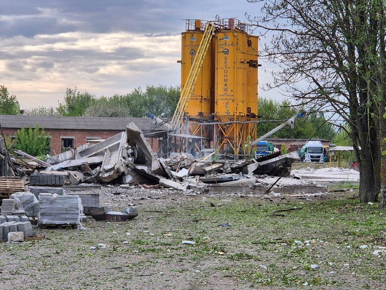 Russians attacked a civilian enterprise in Balakliya with Shaheds