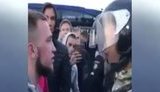 "Ты мужик или нет? Давай драться, бл#дь", - фанат харьковского "Металлиста" бьет полицейских. ВИДЕО