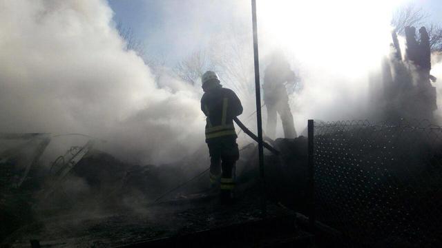 Два багатоквартирні будинки знищено пожежею під Києвом, - ДСНС 05
