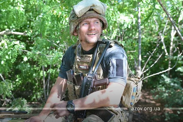 Меморіальну дошку воїну Азова Едуарду Шахову, вбитому російським снайпером на Донбасі, відкрили на Херсонщині 01