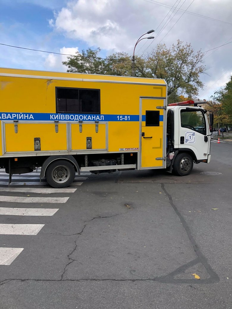 У Києві горіла лікарня Інституту урології 03