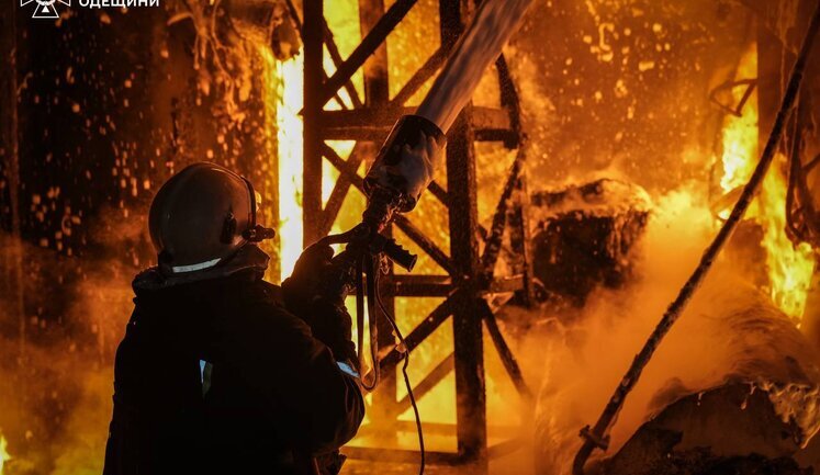 Consequences of attack on Odesa: fires in catering establishment and warehouse building. VIDEO+PHOTOS
