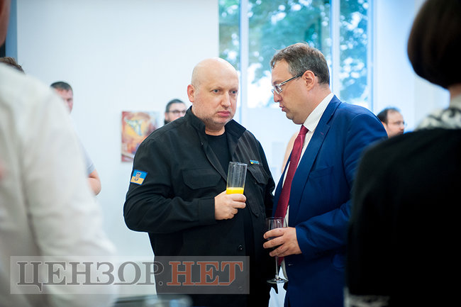 Чорновол представила выставку собственных картин 08