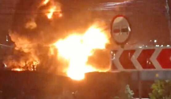 В Новороссийске прогремели взрывы и вспыхнул масштабный пожар на НПЗ 28 апреля