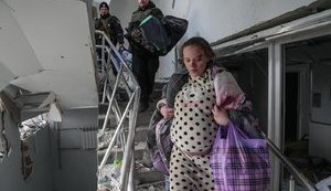 За кілька годин до авіаудару по маріупольському пологовому будинку Захарова заявляла, що в ньому "облаштували вогневі позиції українські нацбати". ВIДЕО