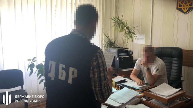 ГБР подозревает экс-пограничника в содействии в незаконном пропуске Порошенко через границу. Экс-президент заявляет, что никогда в жизни его не видел 01