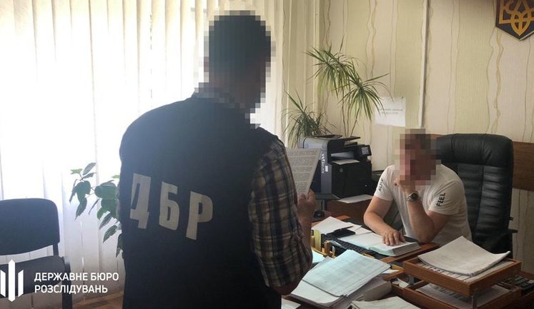 ГБР подозревает экс-пограничника в содействии в незаконном пропуске Порошенко через границу. Экс-президент заявляет, что "никогда в жизни его не видел". ФОТО