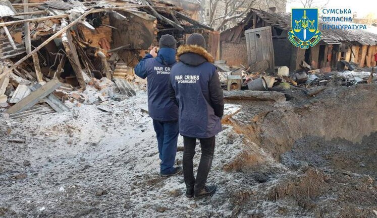 Рашисти вдарили ракетами по Шостці, поранено жінку, пошкоджено мінімум 26 будинків. ФОТОрепортаж