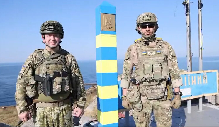 На Змеином установлен пограничный знак. ВИДЕО