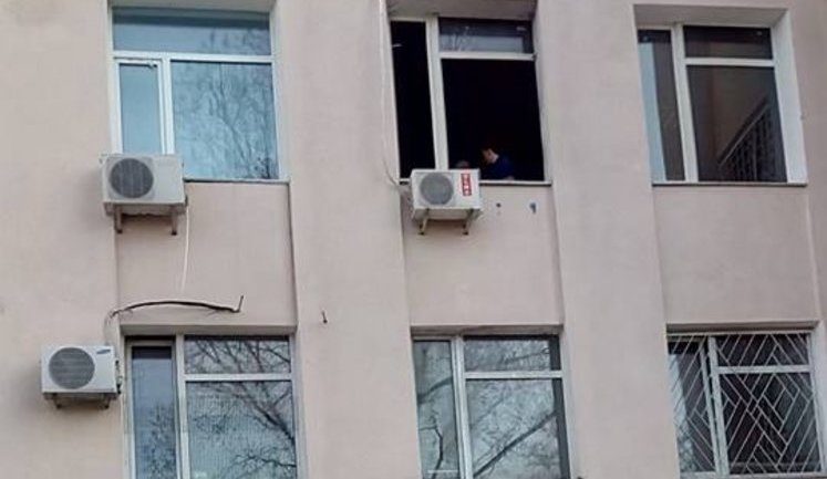 Office of Judge Didyk, trying Russian GRU operatives’ case, set afire tonight. PHOTOS