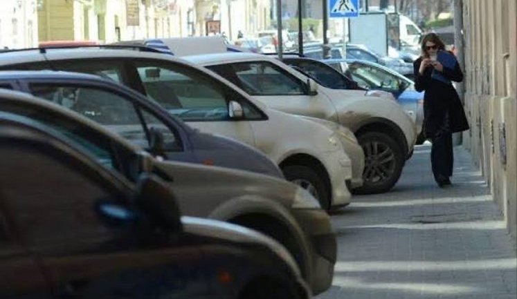 Львів став першим містом, де штрафи за неправильне паркування автоматично з’являються в "Дії"