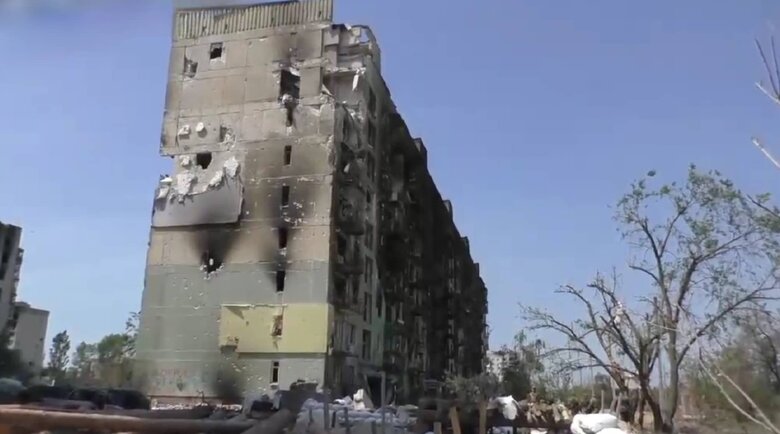 Лисичанск страдает от авиаударов, войска РФ закрепились в Северодонецке, Сиротине, Воронове и Боровском, - Гайдай 04