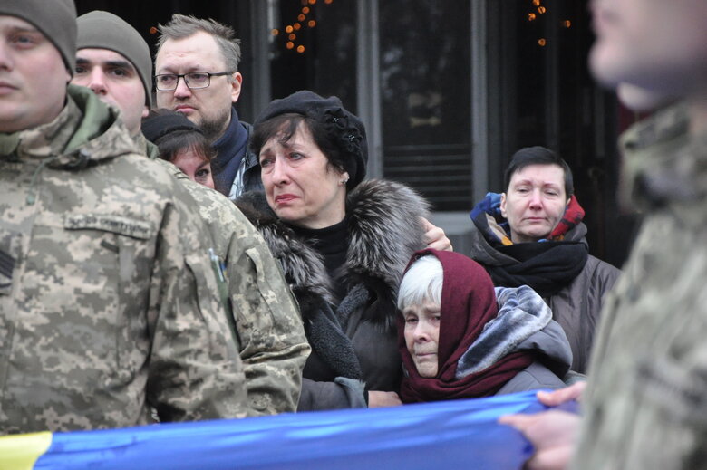 Із українським захисником та одним із розробників гри S.T.A.L.K.E.R Володимиром Єжовим, який загинув у боях під Бахмутом, попрощалися в Києві 16