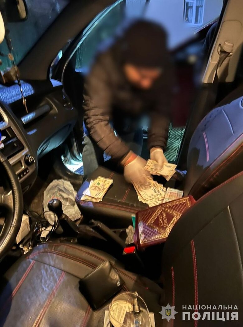 Нацполіція викрила депутатів двох міських рад Львівщини на отриманні 800 000 гривень відкату