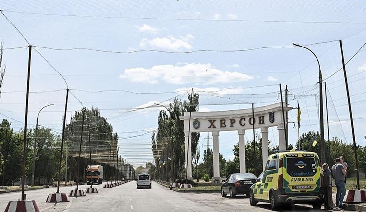 Росія масовано атакує Херсон дронами: загинули двоє людей, є поранені